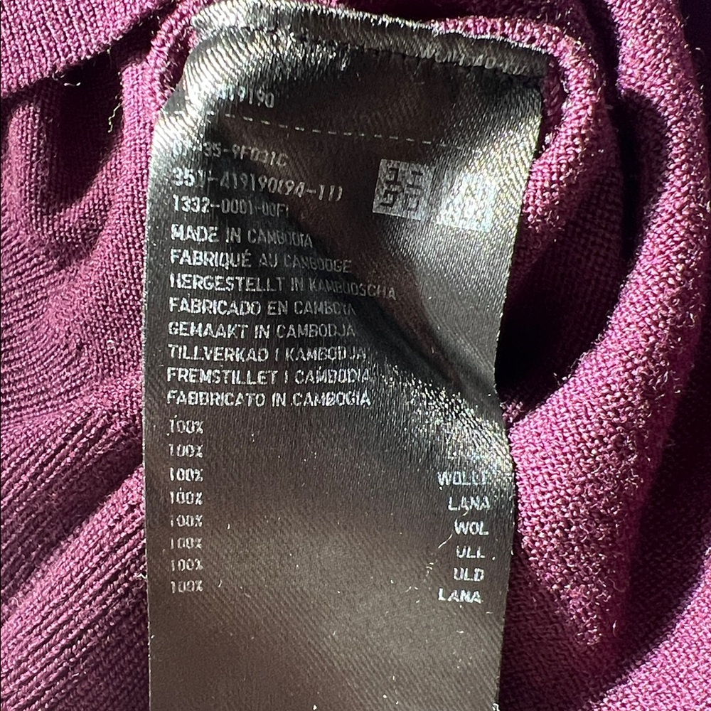 Uniqlo Maroon and Zara blue Sweater Duo
Mens dry cleaned L - Picture 6 of 8